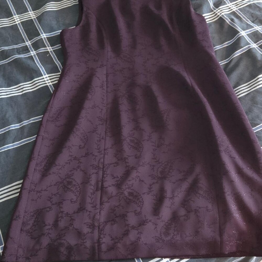 Casual Corner plum sleeveless sheath dress, Size 14